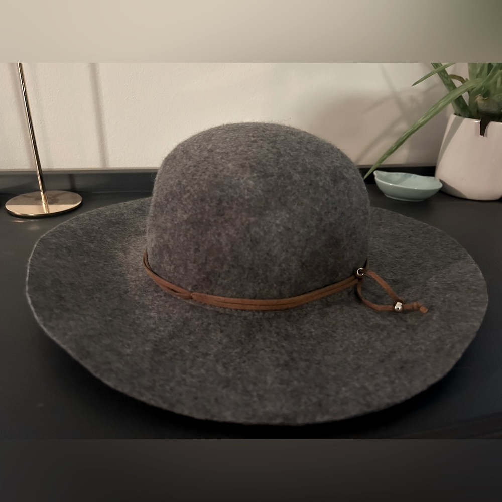 American Eagle Grey Wool Hat with Brown Leather Detail